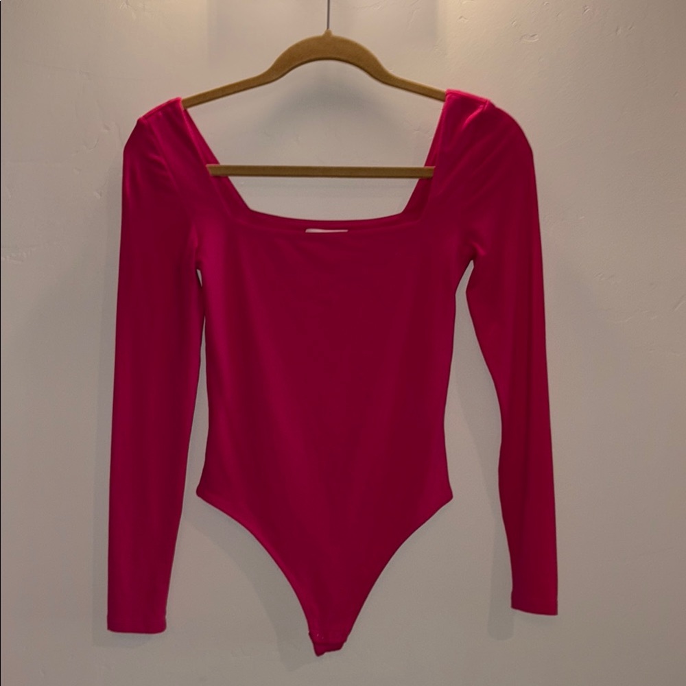 ARITZIA Babaton Contour Squareneck Hot Pink Long Sleeve Bodysuit
